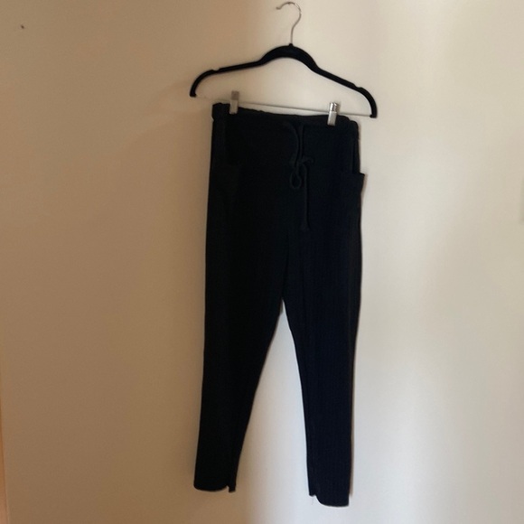 Turtleneck. Loose fitting lounge set. Pants with pockets and drawstring. New. - Picture 2 of 3